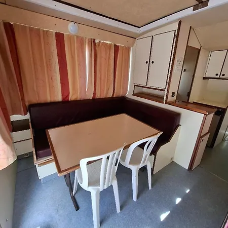 Ablette - Api-1-46-27 Úszó hotel *
