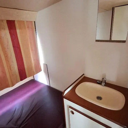 Ablette - Api-1-46-27 Bateau-hôtel *