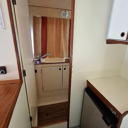 Bateau Unique A Chenille-change - Jusqu'a 9 Personnes - Api-1-46-27