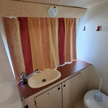 Ablette - Api-1-46-27 Bateau-hôtel