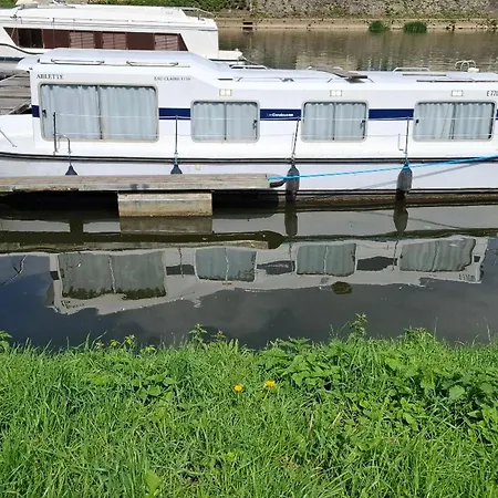 Bateau Unique A Chenille-change - Jusqu'a 9 Personnes - Api-1-46-27 Châteauneuf-sur-Sarthe