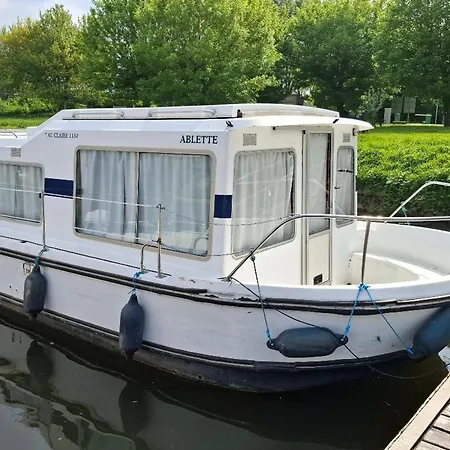 Bateau Unique à Chenillé-changé - Jusqu'à 9 Personnes - Api-1-46-27 * Les Hauts-d'Anjou