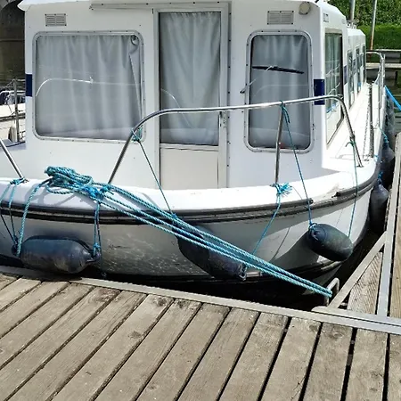 Bateau Unique à Chenillé-changé - Jusqu'à 9 Personnes - Api-1-46-27 Botel Les Hauts-d'Anjou