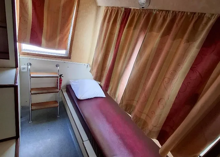 Bateau Unique A Chenille-change - Jusqu'a 9 Personnes - Api-1-46-27 Hotel na wodzie