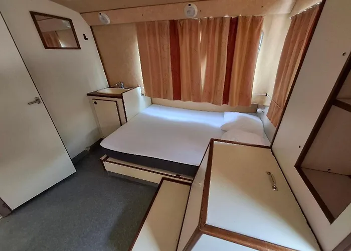 Bateau Unique A Chenille-change - Jusqu'a 9 Personnes - Api-1-46-27 *