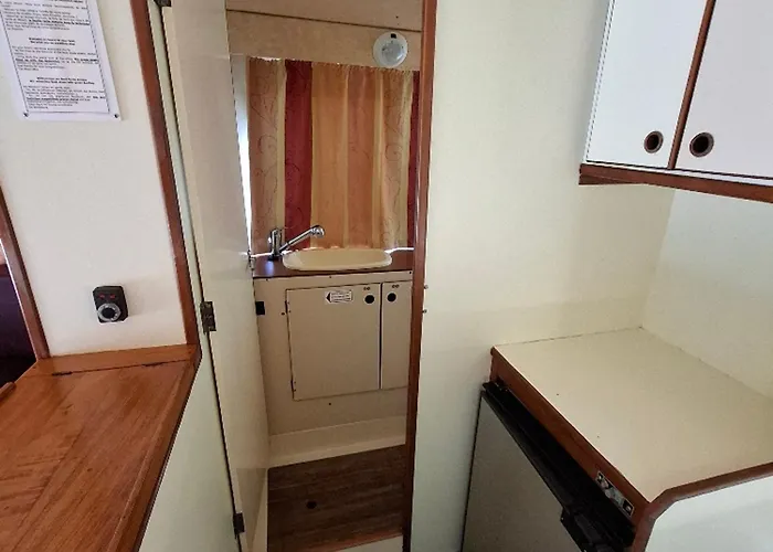 Bateau Unique A Chenille-change - Jusqu'a 9 Personnes - Api-1-46-27