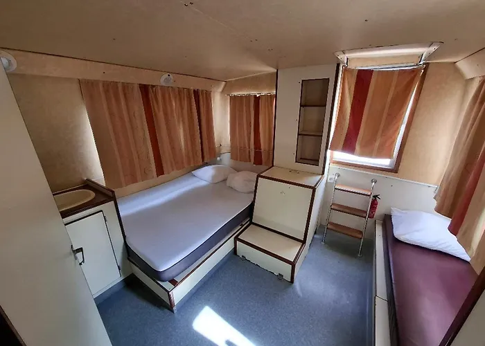 Bateau Unique A Chenille-change - Jusqu'a 9 Personnes - Api-1-46-27 Châteauneuf-sur-Sarthe