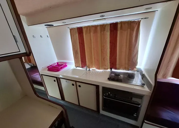 Bateau Unique A Chenille-change - Jusqu'a 9 Personnes - Api-1-46-27 Hotel na wodzie