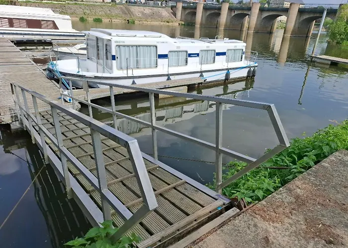 Hotel na wodzie Bateau Unique A Chenille-change - Jusqu'a 9 Personnes - Api-1-46-27 Châteauneuf-sur-Sarthe