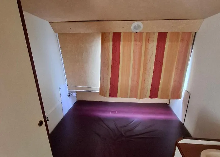 Bateau Unique A Chenille-change - Jusqu'a 9 Personnes - Api-1-46-27